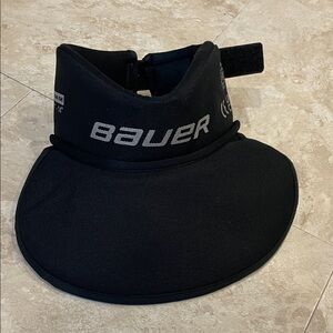 🍀Sale 4/$20 Bauer Youth S/M hockey neck guard